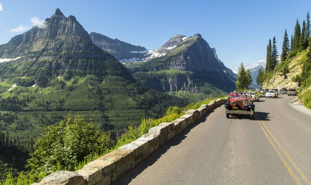 Classic Red Bus Tour at Glacier National Park, Going-to-the-Sun Road, Montana