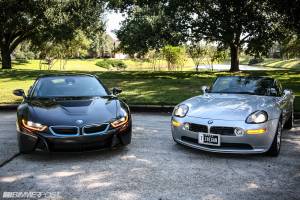 BMW Z8 and i8 in the same photo with headlights on